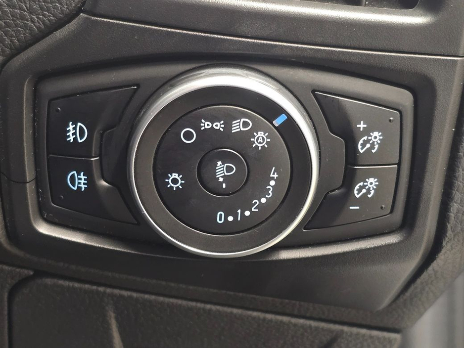 2016 Ford Focus - image 19