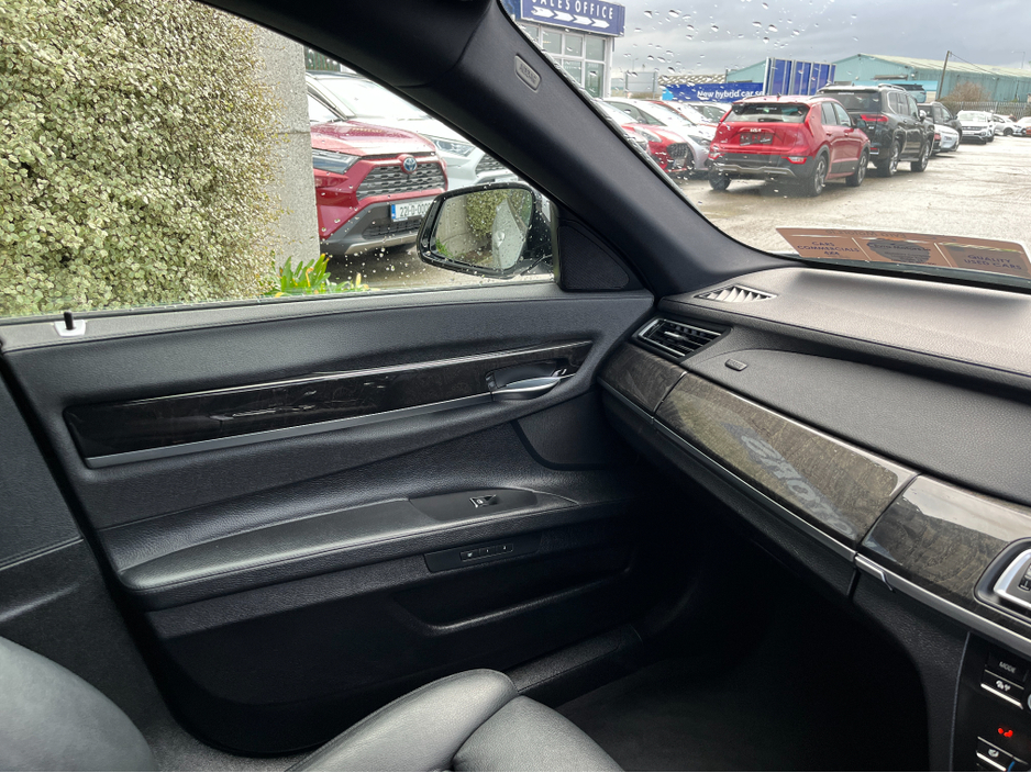 2015 BMW 7 Series 730D M-SPORT EXCLUSIVE AUTOMATIC 3.0 DIESEL //HEAD UP DISPLAY//FULL LEATHER HEATED SEATS//SOFT CLOSE DOORS//SAT NAV// €21,950