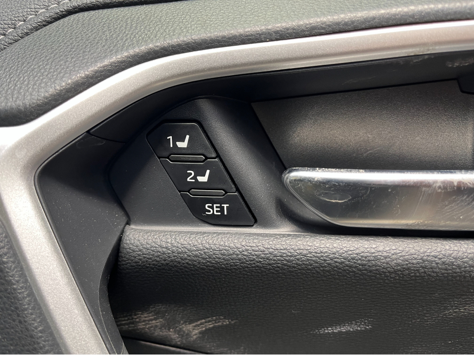 2025 Toyota Rav4 - image 13