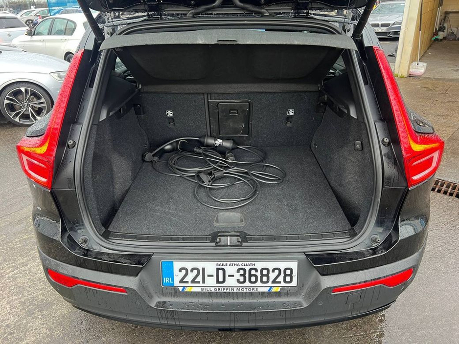 2022 Volvo XC40 R-DESIGN T4 1.5 HYBRID // SERVICE HISTORY // DIAMOND CUT ALLOYS // PARKING SENSORS €27,900