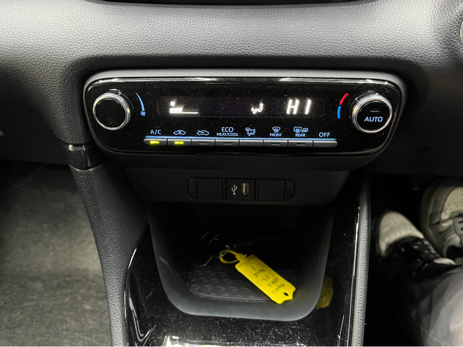 2022 Toyota Yaris - image 15