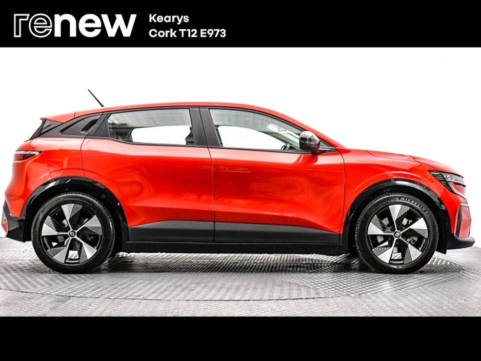 2023 Renault Megane E-Tech - image 14