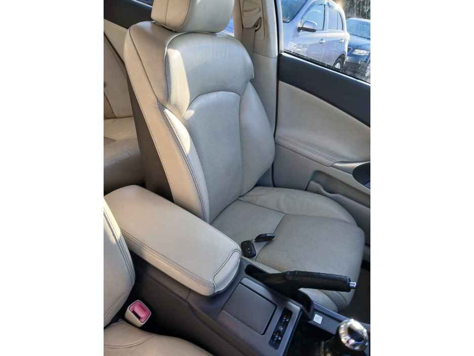 2009 Lexus IS 300 h - image 10