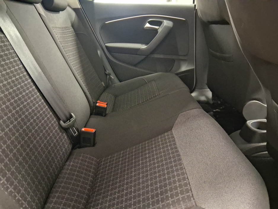 2015 Volkswagen Polo - image 7