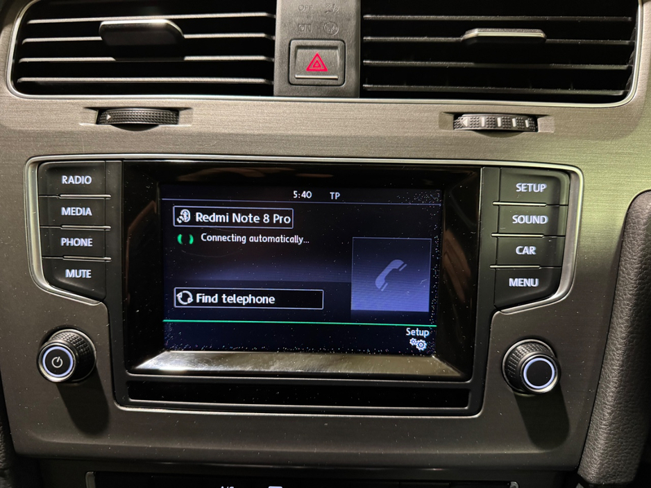 2013 Volkswagen Golf - image 17