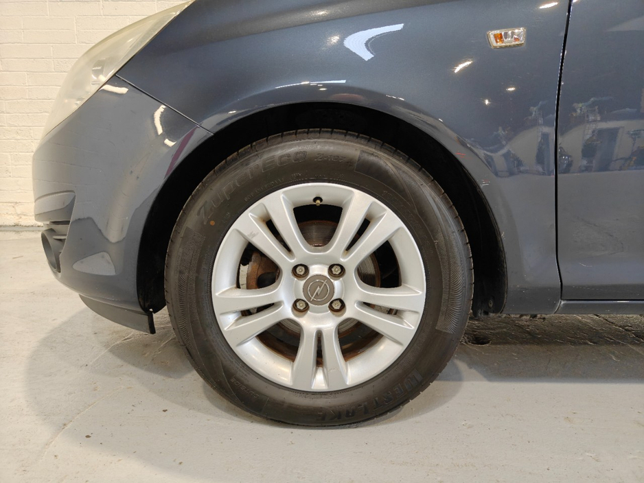 2011 Opel Corsa - image 9