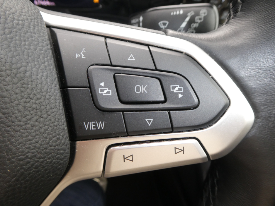 2022 Volkswagen Golf - image 36