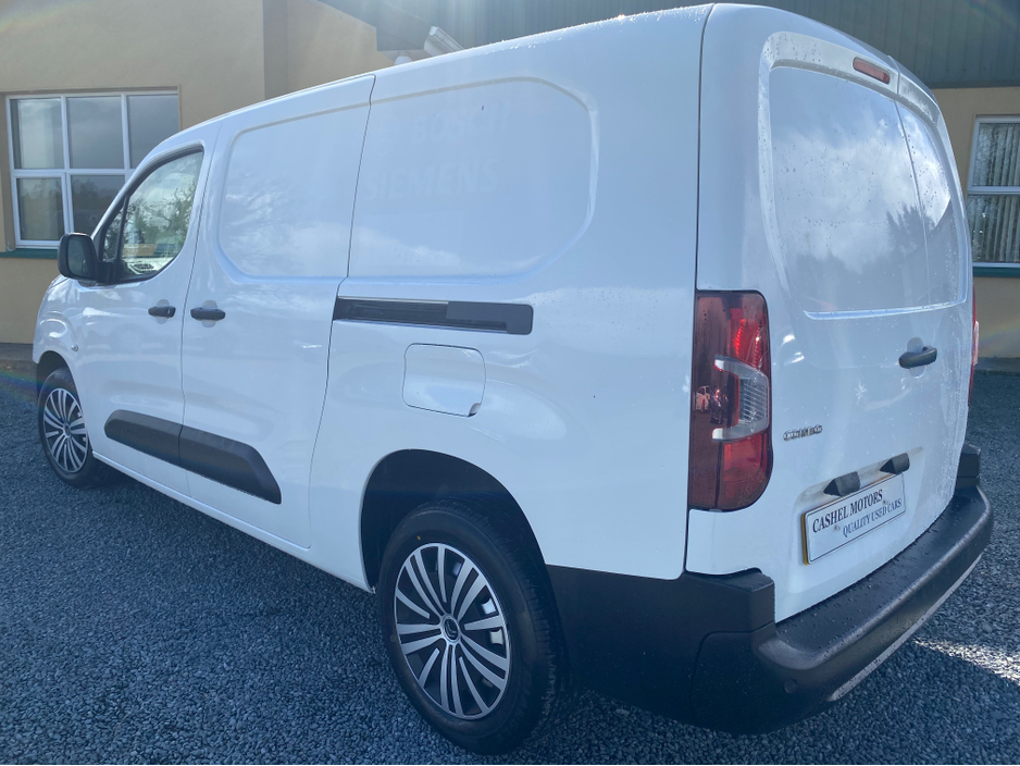 2022 Opel Combo - image 4