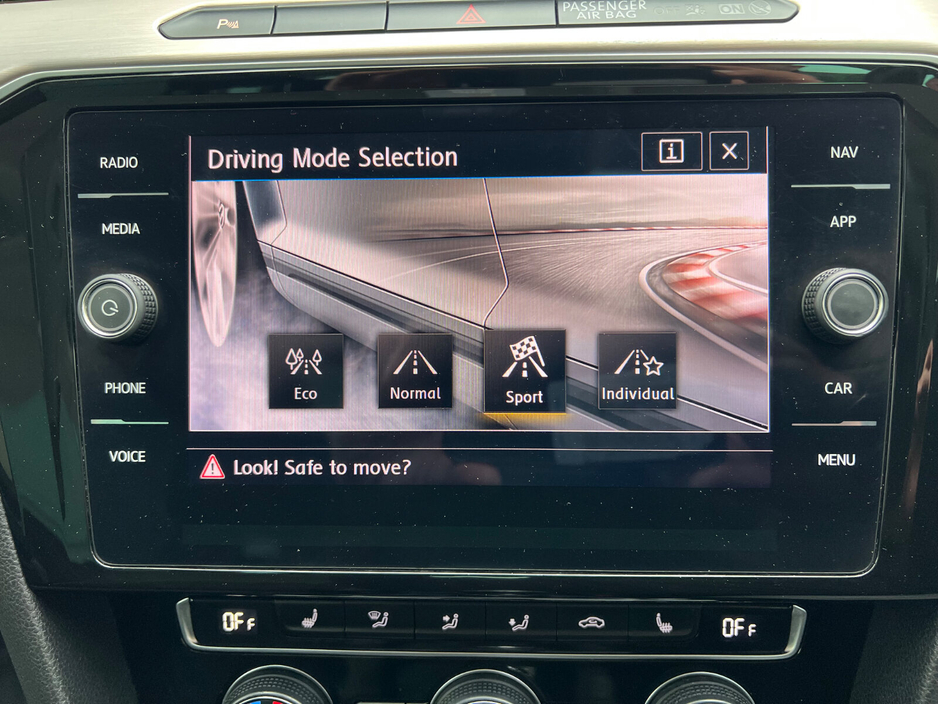 2018 Volkswagen Passat - image 13