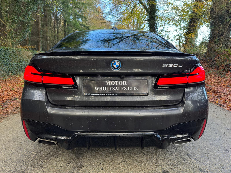 2023 BMW 5 Series - image 15