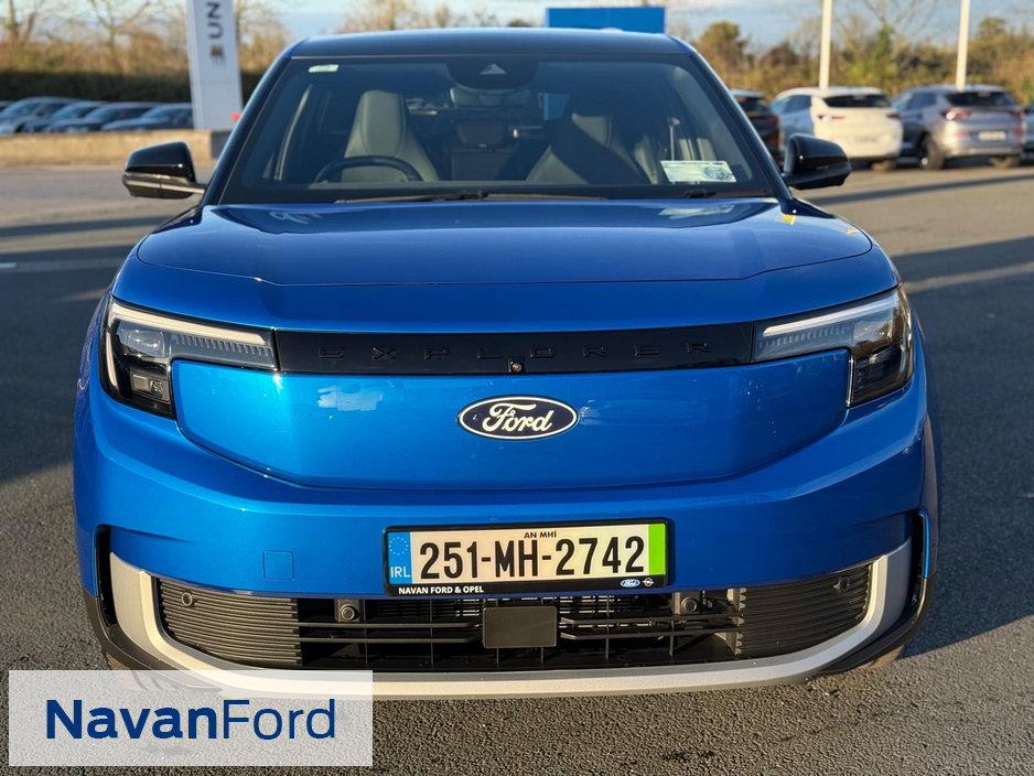 2025 Ford Explorer - image 2