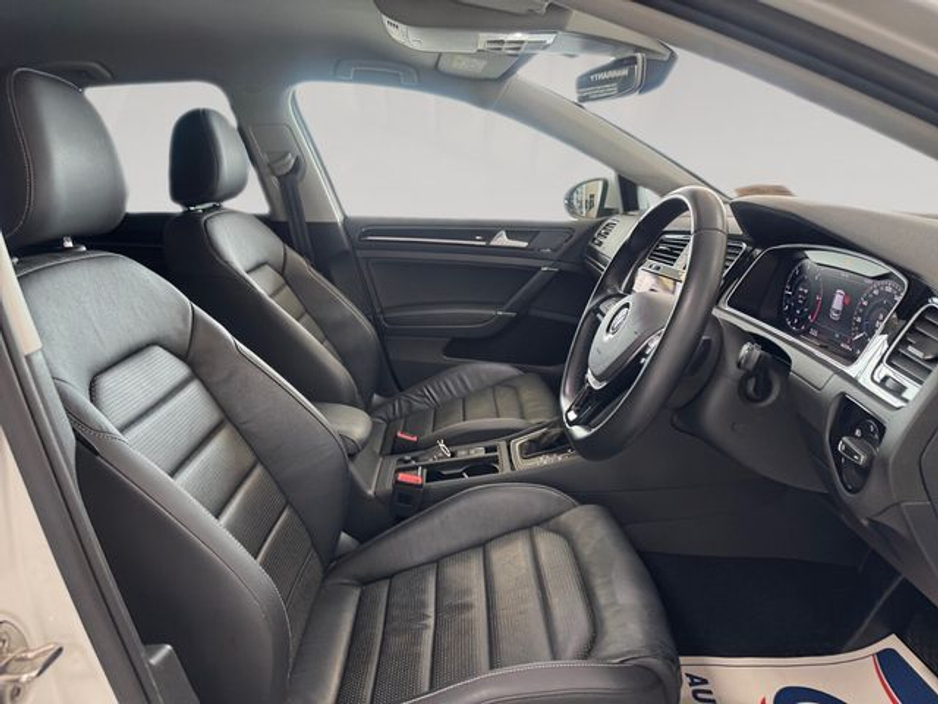 2020 Volkswagen Golf - image 11