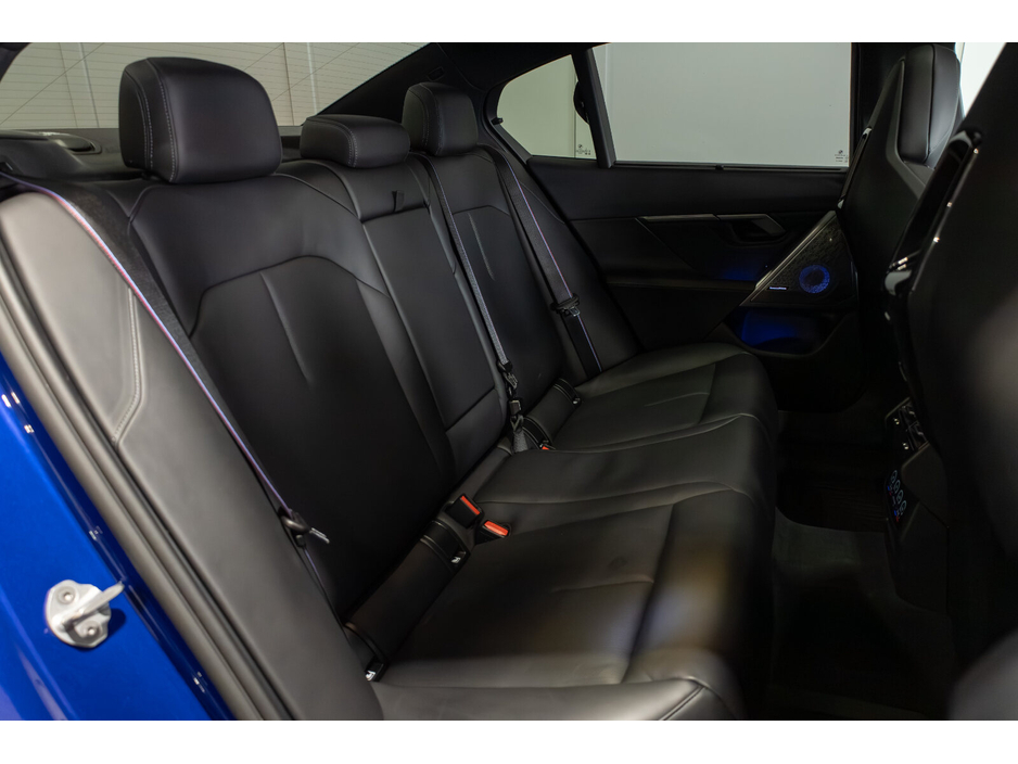 2025 BMW M5 - image 23