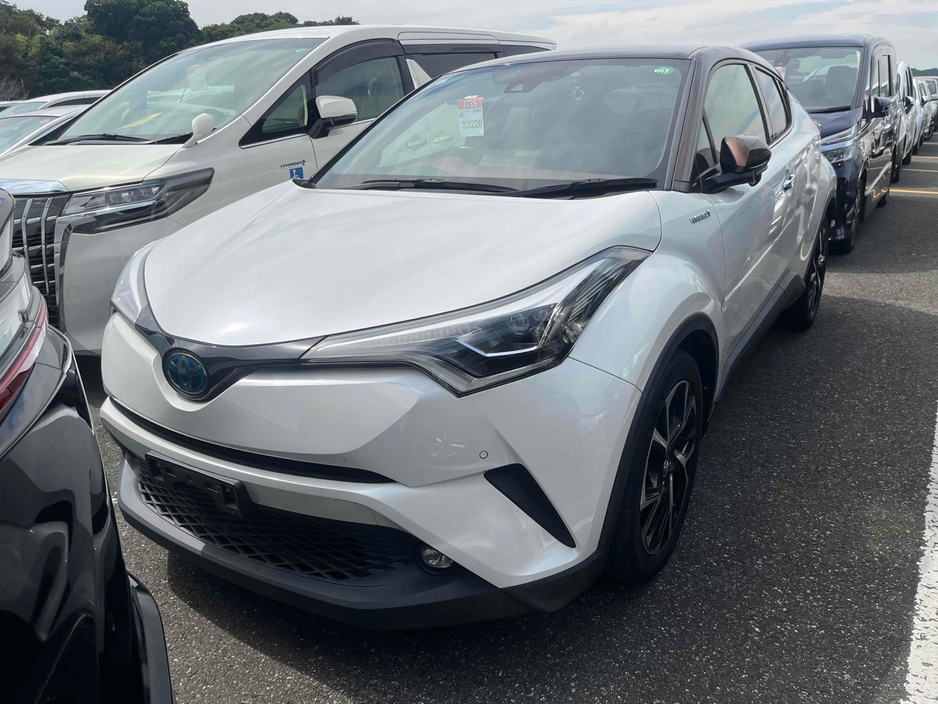 2019 Toyota C-HR SOL HYBRID AUTOMATIC 1.8 PETROL //HIGH SPEC//HALF LEATHER HEATED SEATS//KEYLESS ENTRY//ADAPTIVE CRUISE CONTROL// €20,950