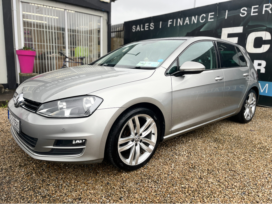 2015 Volkswagen Golf - image 4