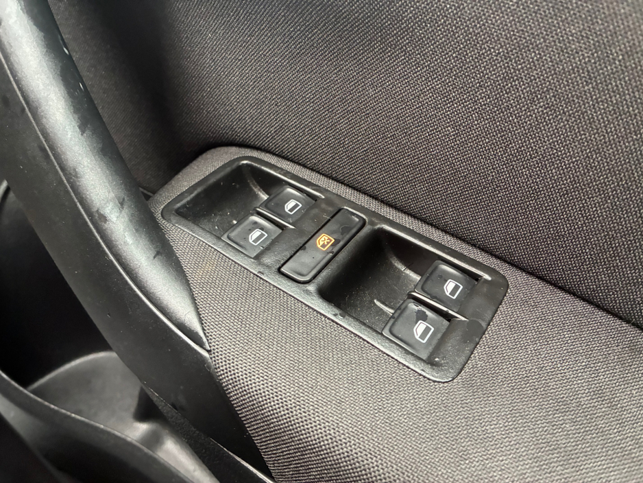 2015 Volkswagen Polo - image 14