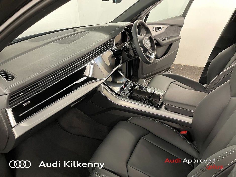 2026 Audi Q7 55 TFSI E Q S LINE €104,900