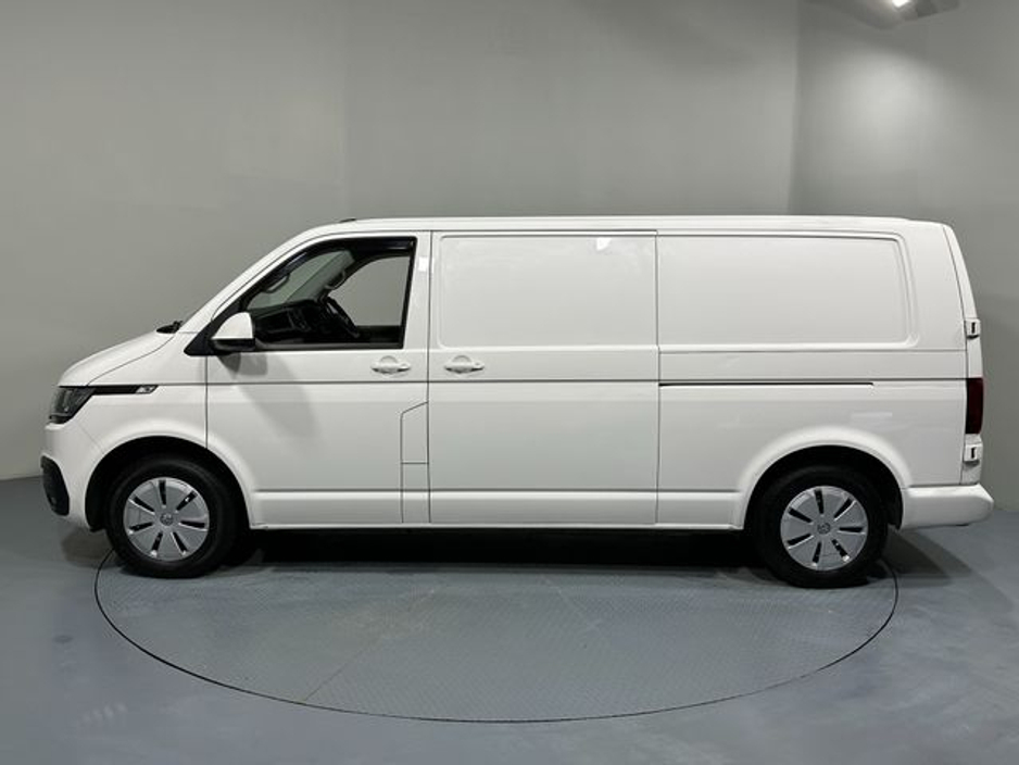 2021 Volkswagen Transporter - image 4