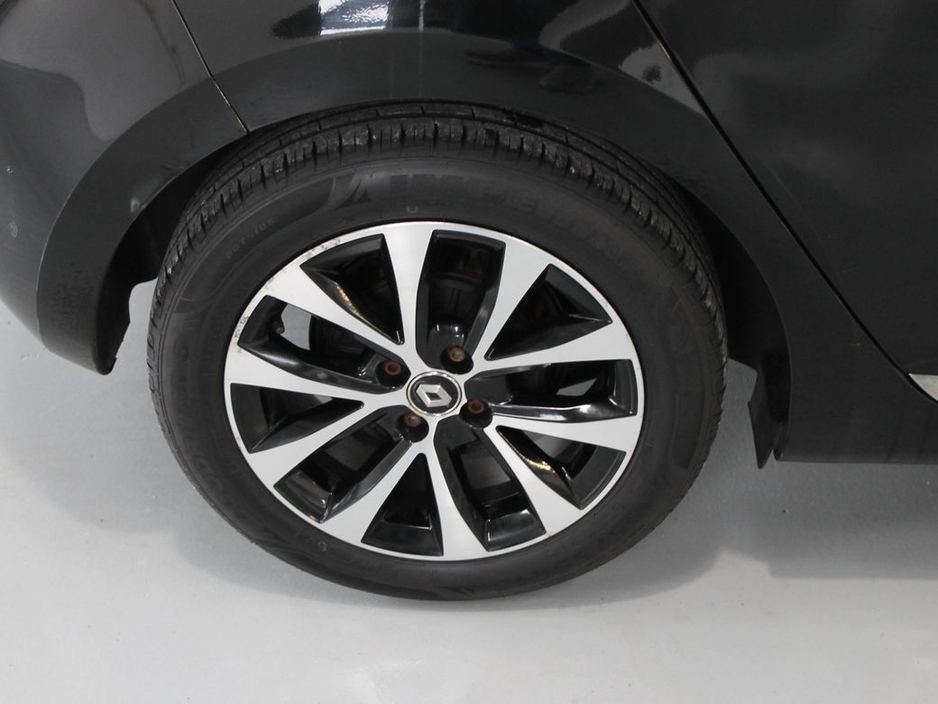 2020 Renault Clio - image 29