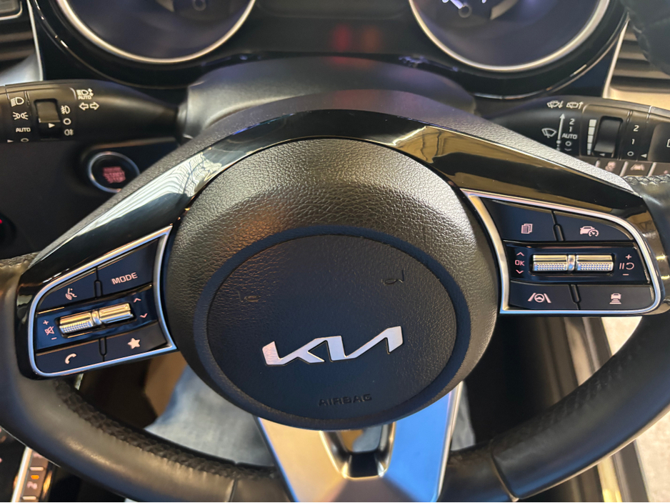 2023 Kia XCeed - image 13