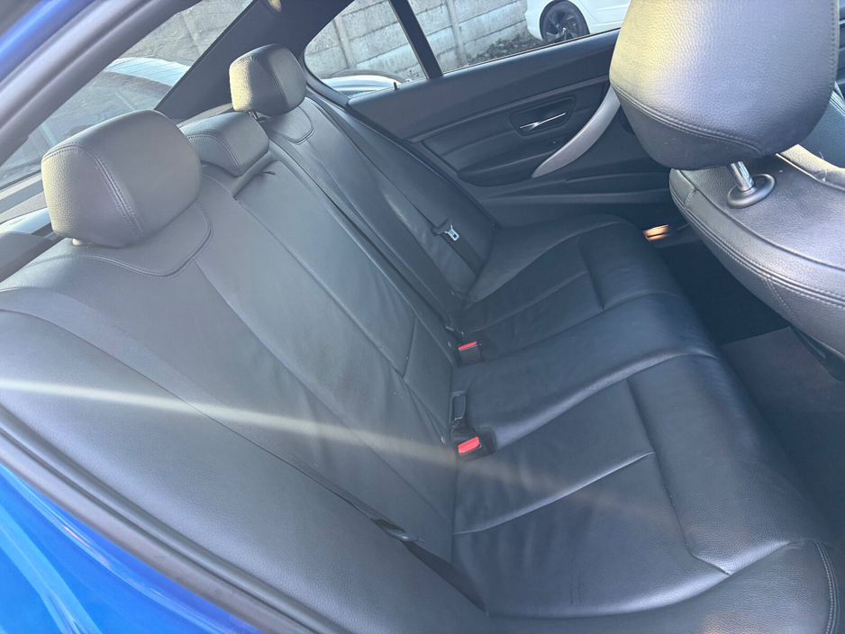 2014 BMW 3 Series - image 4