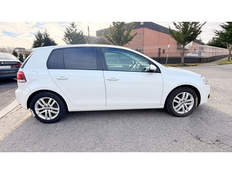 2012 Volkswagen Golf - image 15