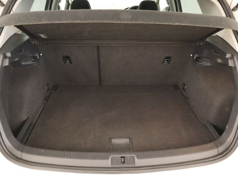 2015 Volkswagen Golf - image 14