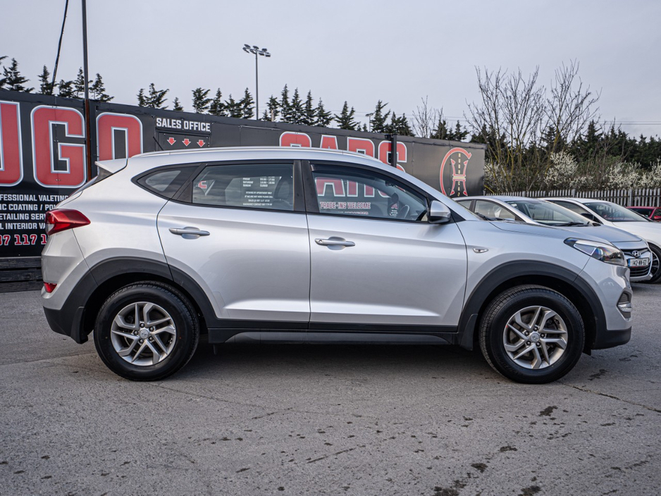 2016 Hyundai Tucson - image 12