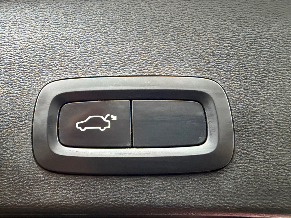 2021 Volvo XC40 R-DESIGN T5 RECHARGE//FULL LEATHER//FULL VOLVO SERVICE HISTORY//GREAT SPECIAL//SIMI AND AA DEALER €31,950