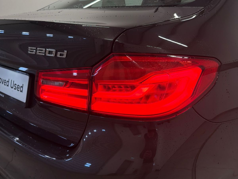 2017 BMW 5 Series - image 20