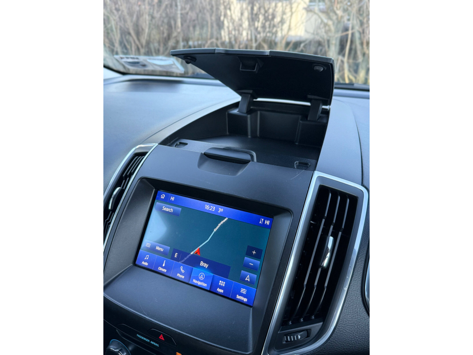 2021 Ford Galaxy - image 9