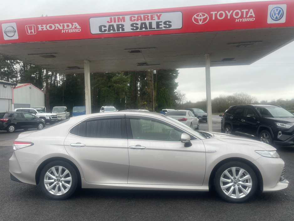 2019 Toyota Camry - image 8