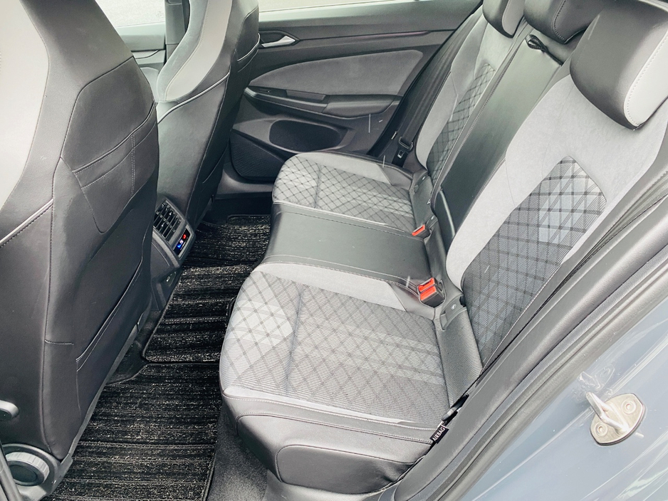2023 Volkswagen Golf - image 26