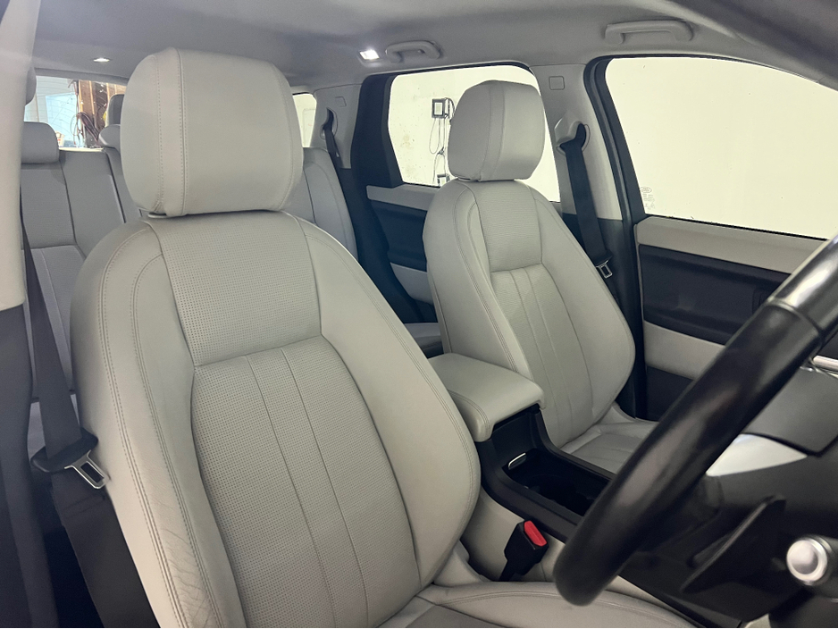 2019 Land Rover Discovery Sport - image 10