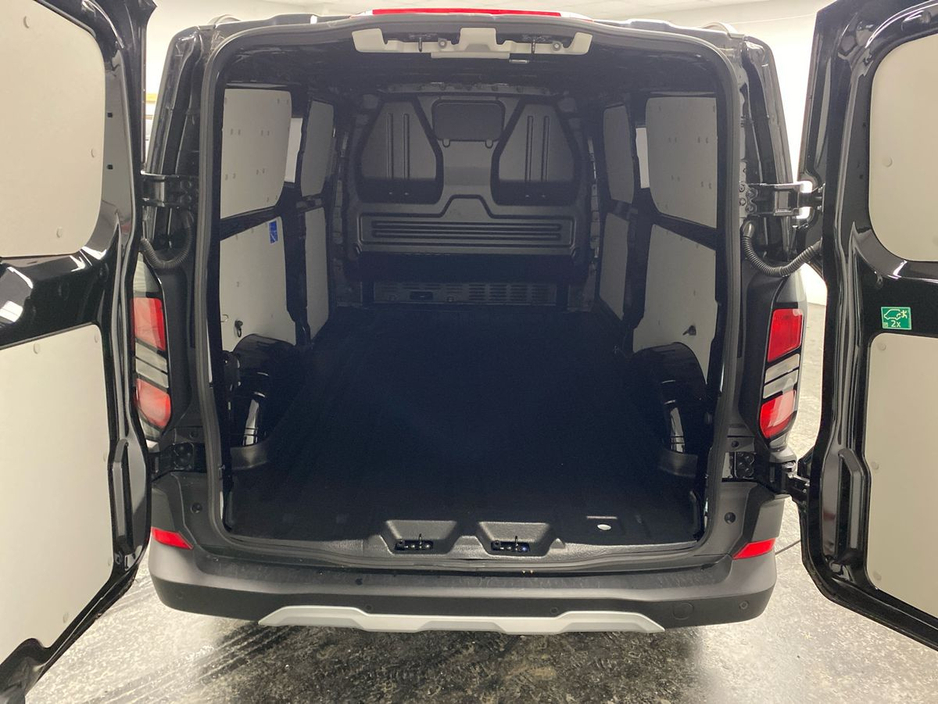 2026 Ford Transit Custom - image 9