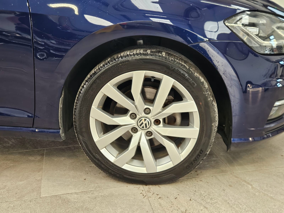 2017 Volkswagen Golf - image 5