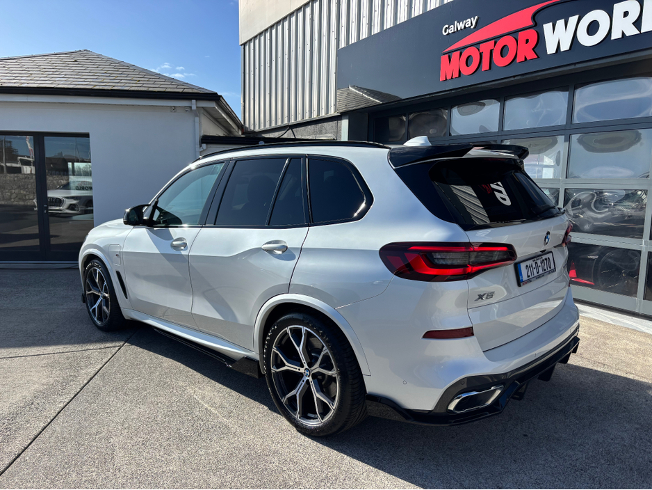 2021 BMW X5 - image 2