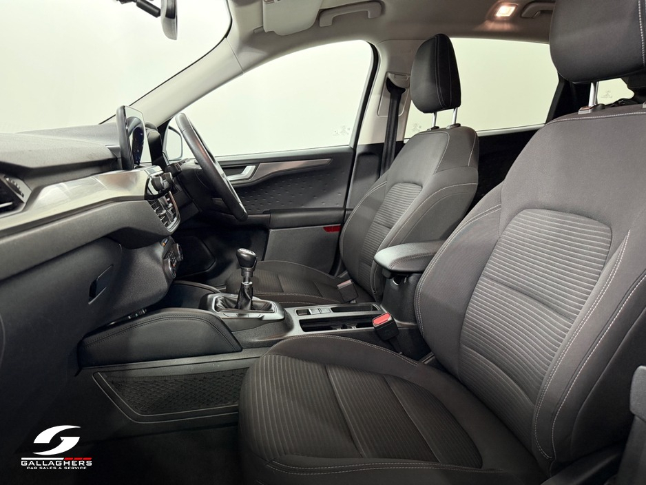 2020 Ford Kuga - image 9