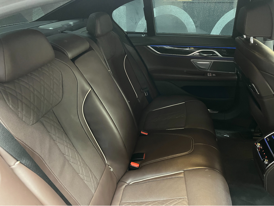 2017 BMW 7 Series €26950 2017 BMW 740E IPERFORMANCE M-SPORT 2.0 AUTOMATIC / CRUISE CONTROL / 360° CAMERA / ELECTRIC MEMORY HEATED & MASSAGING SEATS / PADDLE SHIFTERS / PANORAMIC SUNROOF / AMBIENT LIGHTS €26,950