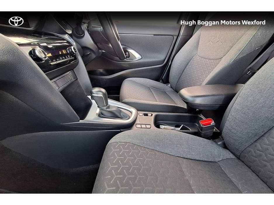 2023 Toyota Yaris Cross - image 15