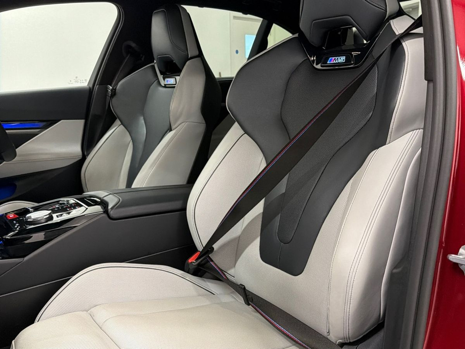 2024 BMW M5 - image 7