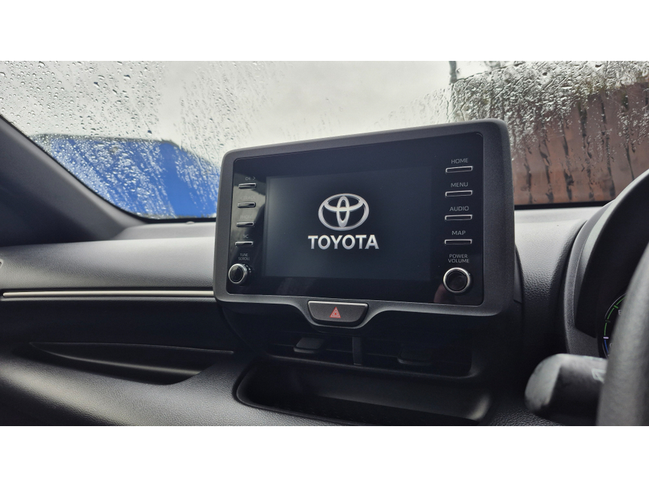 2020 Toyota Yaris - image 11