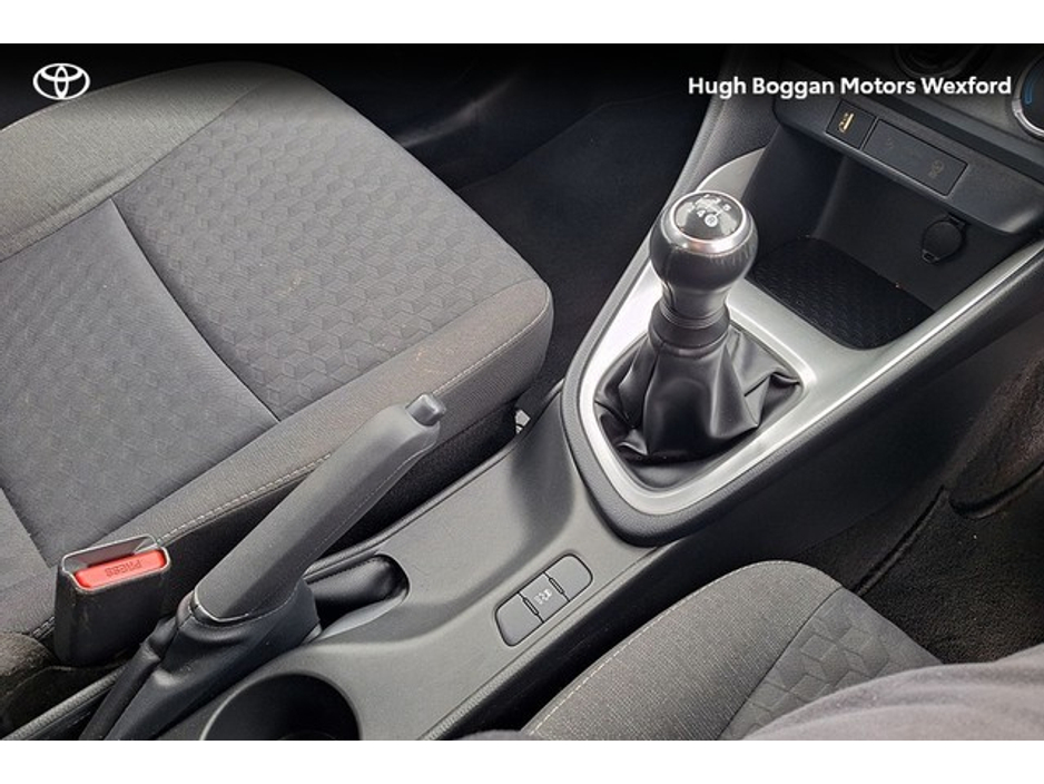 2021 Toyota Yaris - image 17