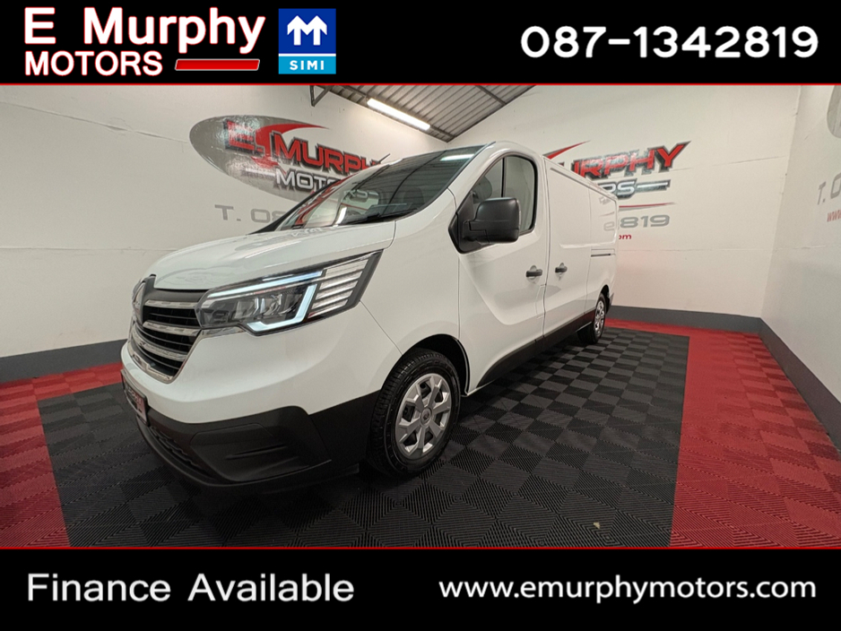 2022 Renault Trafic - image 3