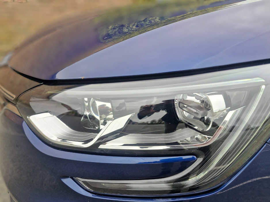 2017 Renault Megane - image 11