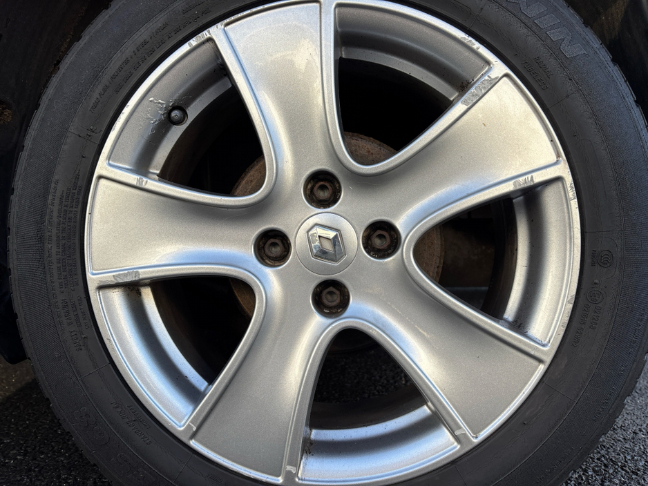 2016 Renault Clio - image 5