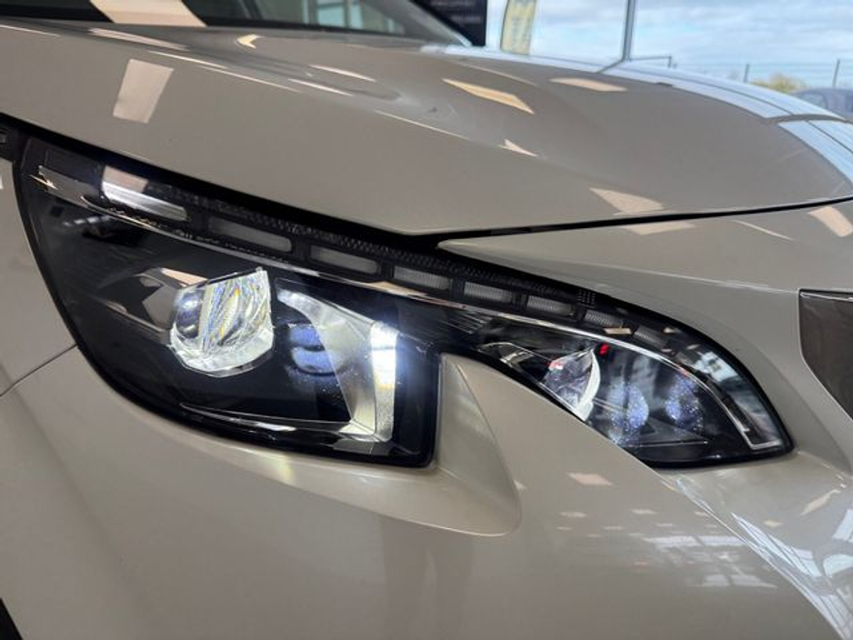 2020 Peugeot 5008 - image 23