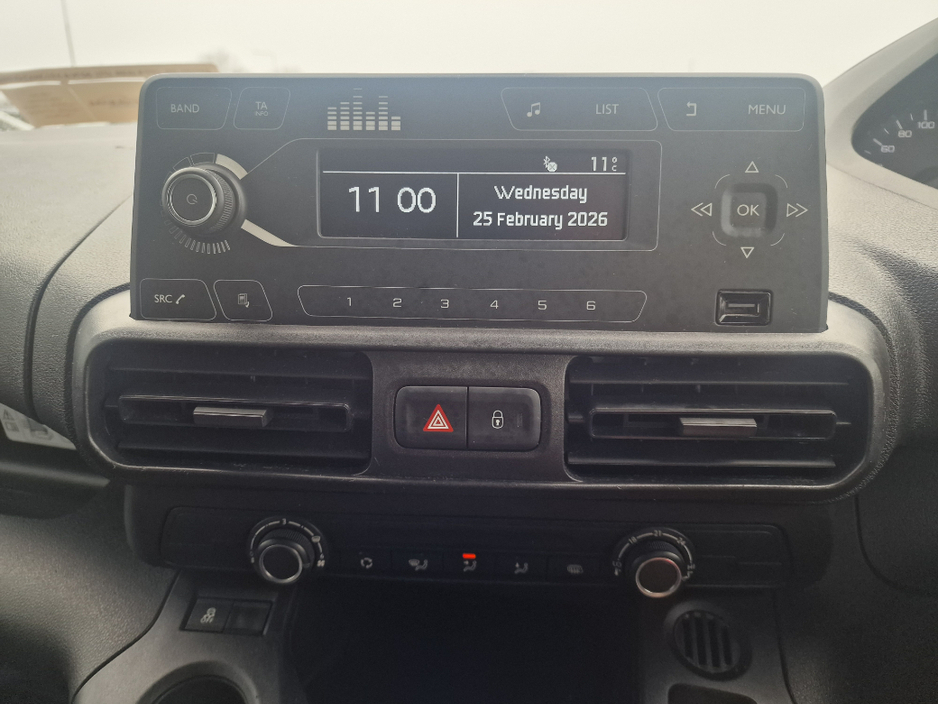 2020 Peugeot Partner - image 10