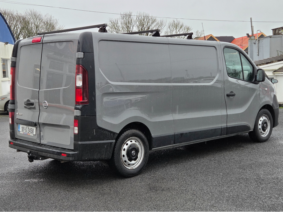 2018 Nissan NV300 - image 4