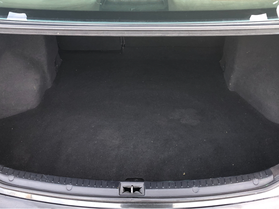 2011 Toyota Avensis - image 4